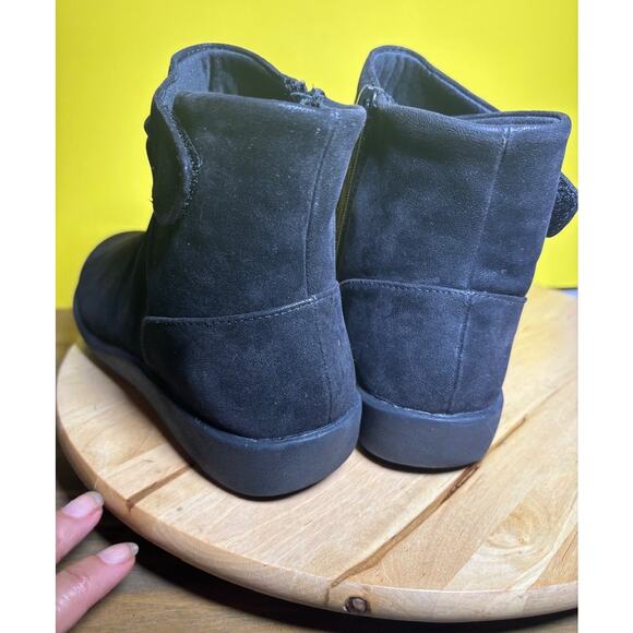 Clarks Cloudsteppers Soft Cushion Black Side Zippper Ankle Boots size 9.5 NWT - Picture 5 of 9